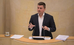 El PP replica al PSOE que el Gobierno "ya tiene un plan" para los consultorios rurales: "Casares llega tarde otra vez"