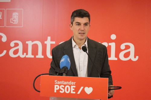 El PSOE dice que "no hay vallas suficientes para tapar el abandono de Santander"