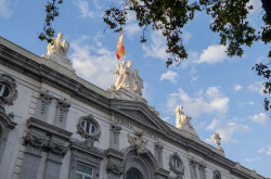 El Supremo analiza este mi&eacute;rcoles varias peticiones de suspender la regularizaci&oacute;n extraordinaria de migrantes