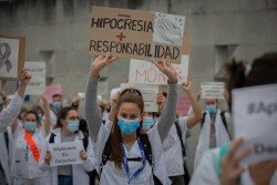 En el D&iacute;a Internacional de la Enfermer&iacute;a, el sindicato dice que "la &uacute;nica y mejor alternativa que hay es invertir en los enfermeros"