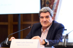 Escriv&aacute; dice que hay que "redimensionar los servicios p&uacute;blicos" ante el ascenso de poblaci&oacute;n del pa&iacute;s por los migrantes