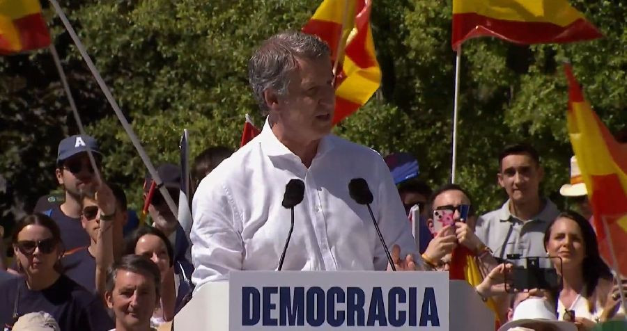 Feijóo llama a los españoles a "rebelarse contra la degradación" y reta a Sánchez a tener "coraje" para ir a las urnas