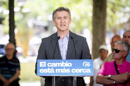 Feij&oacute;o ve un "peque&ntilde;o movimiento" en los socios y responde a S&aacute;nchez que la oposici&oacute;n "pide decencia, no es marrullera"