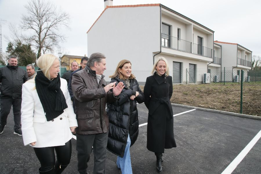 Inauguradas ocho viviendas de alquiler asequible en Santillana del Mar, que se adjudicar&aacute;n por sorteo
