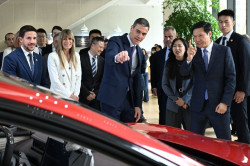 "Indignaci&oacute;n" en Moncloa por el auto de Peinado contra Bego&ntilde;a G&oacute;mez en pleno viaje oficial a China