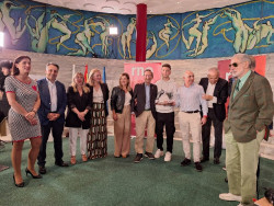 I&ntilde;igo Vicente recibe con "orgullo" el Trofeo Chisco al mejor jugador del Racing de la temporada