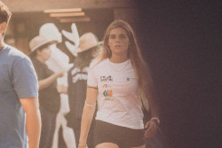 Janire Gonz&aacute;lez-Etxabarri avanza firme en el Mundial de surf