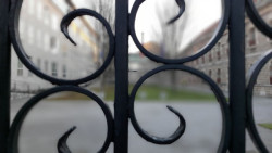 Juzgan a un hombre por violar y encerrar a una mujer en un garaje