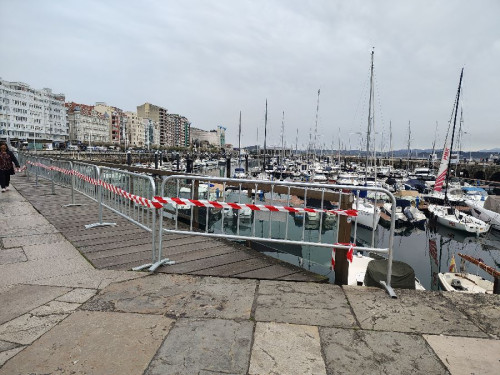 La alcaldesa Igual aclara que los puntos precintados en Santander son por que se los ha mandado hacer  Costas 