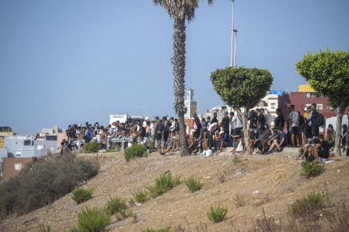 La AN ordena al Gobierno paralizar el campamento para migrantes en el Puerto de Ceuta hasta resolver si lo suspende