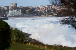 La borrasca `Therese` pone en aviso naranja por olas, viento y lluvia a Andaluc&iacute;a, Canarias, Ceuta y Melilla