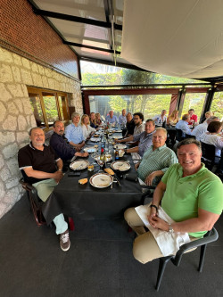 La comida del consenso de la tertulia de Claudio Acebo.   Carlos Magdalena