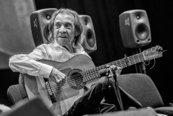 La cultura llora la muerte de Pepe Habichuela y sus "manos &uacute;nicas": "Que repiquen los bordones de toda Granada entera"