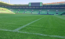 La empresa gallega Calfensa Proyectos trabaja desde hoy en el mantenimiento del c&eacute;sped de los Campos de Sport