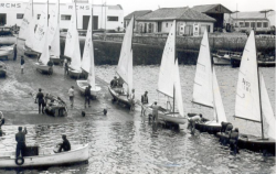 La falta de marea en la bah&iacute;a, el contagio de Covid en la escuela de Vela, y la Alerta Naranja que afectaba a Cantabria, propicio la suspensi&oacute;n de la tirada inaugural de la clase Snipe santanderina.