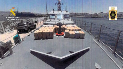 La Guardia Civil y Marruecos intervienen un alijo de casi 4.800 kilos de hach&iacute;s en el Estrecho