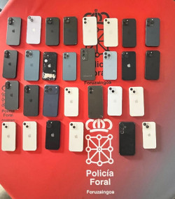 La Polic&iacute;a Foral recupera 29 m&oacute;viles en una sola noche de San Ferm&iacute;n y detiene a dos personas