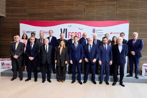 La presidenta de Cantabria, Mar&iacute;a Buruaga y el Lendakaris Pradales se re&uacute;nen para asuntos comunes en Foro de ARCHAM