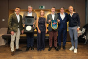 La Selecci&oacute;n C&aacute;ntabra de Folclore celebra su primera gala y premia al consejero Mart&iacute;nez Abad