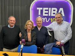 La tertulia de Claudio Acebo fue en esta ocasi&oacute;n de "picoteo".    Carlos Magdalena