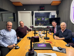 La tertulia de Claudio Acebo y las ausencias de los Reyes Juan Carlos y Do&ntilde;a Sofia en la jura de la Constituci&oacute;n de su nieta Do&ntilde;a Leonor. Carlos Magdalena