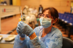  La vacuna COVID-19 provoca anticuerpos en el 90% que toma inmunosupresores