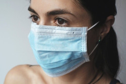 Las mascarillas de nanofibras mejoran la eficacia de la filtraci&oacute;n, pero hay que sustituirlas m&aacute;s a menudo
