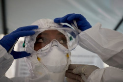 Las mascarillas y los EPI deben estar fabricado con materiales hidr&oacute;filos para reducir el riesgo de infecci&oacute;n