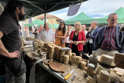 Li&eacute;rganes celebra el Mercado de Oto&ntilde;o de los Valles Pasiegos con 40 productores y artesanos y un amplio programa
