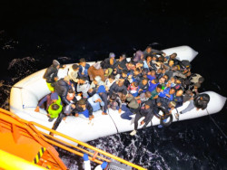 Llegan dos embarcaciones con 121 inmigrantes a Lanzarote y de Gran Canaria
