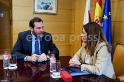 Lleg&oacute;, vio y se march&oacute;.       Carlos Magdalena