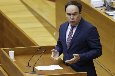 Llorca avisa del "efecto llamada" de la regularizaci&oacute;n masiva de migrantes y aboga por que Espa&ntilde;a no sea un "coladero"