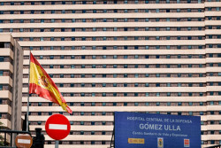 Los aislados en el G&oacute;mez Ulla podr&aacute;n salir de sus habitaciones si dan negativo en una segunda PCR ma&ntilde;ana