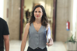 Los comunistas de Podemos critican que Le&oacute;n XIV se dirija al Congreso olvidando , dado su analfabetismo, que es el Jefe del Estado del Vaticano