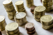 Los economistas elevan la previsi&oacute;n de crecimiento al 2,5% para este a&ntilde;o y la del IPC, hasta el 3,7%