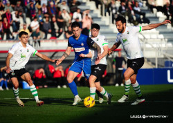 Los equipos deportivos lucen el `Brazalete de Esperanza` de la AECC para visibilizar el c&aacute;ncer