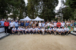 Los equipos masculino y femenino de Pe&ntilde;acastillo, ganadores del Torneo Presidenta de Cantabria de bolo palma