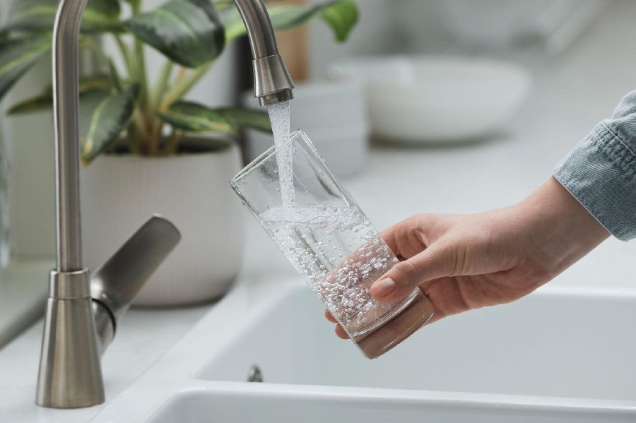 Los hogares c&aacute;ntabros, los que m&aacute;s agua consumieron en 2024, seg&uacute;n el INE