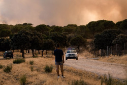 Los incendios de la Comunidad de Madrid obligan a evacuar a m&aacute;s de 10.000 personas y a varias residencias