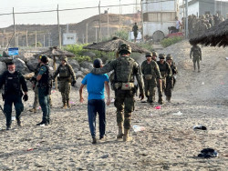 Los j&oacute;venes marroqu&iacute;es que cruzaron a Ceuta regresan a Marruecos ante el cierre de comercios para reponer fuerzas y volver a cruzar