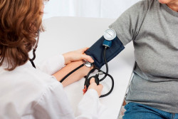 Los medicamentos para la presi&oacute;n arterial mejoran las tasas de supervivencia en pacientes de COVID-19
