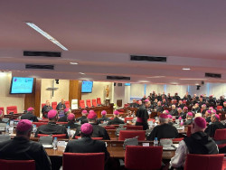  Los obispos reciben al Papa con "alegr&iacute;a": "Su presencia aviva nuestra esperanza"