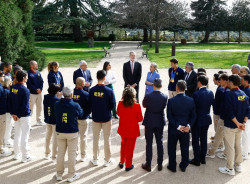Los Reyes y Pedro S&aacute;nchez reciben a los deportistas de Mil&aacute;n-Cortina: "Sois referentes para muchos j&oacute;venes"
