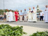 Marineros y vecinos participan en la misa de la Virgen del Carmen de Laredo