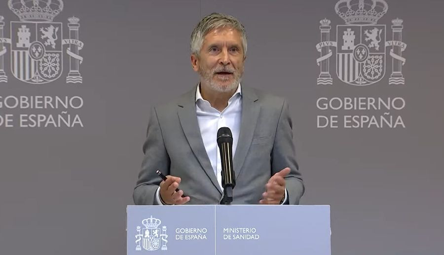 Marlaska asegura que el barco estar&aacute; en aguas espa&ntilde;olas el tiempo "imprescindible" para el desembarco