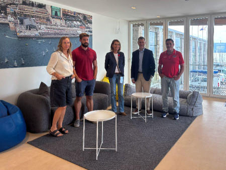 Martinez Abad visita  las dos primeras fases del acondicionamiento de la residencia del CEAR de Vela de Santander
