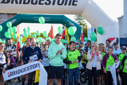 M&aacute;s de 520 personas participan en la `III Marcha Popular Bridgestone. Subida al Dobra` en Torrelavega