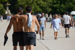 M&aacute;s de media Espa&ntilde;a sigue ma&ntilde;ana en riesgo por calor mientras el Cant&aacute;brico estar&aacute; nuboso y se esperan lluvias