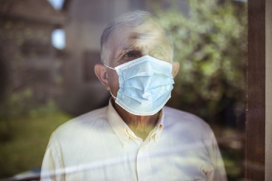 Mayores de 70 fueron m&aacute;s vulnerables a la primera ola Covid-19 por una menor producci&oacute;n de anticuerpos y mol&eacute;culas clave