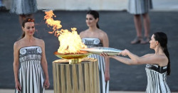 Milán-Cortina recibe la Llama Olímpica en la ceremonia de Atenas: "Es un momento mágico"